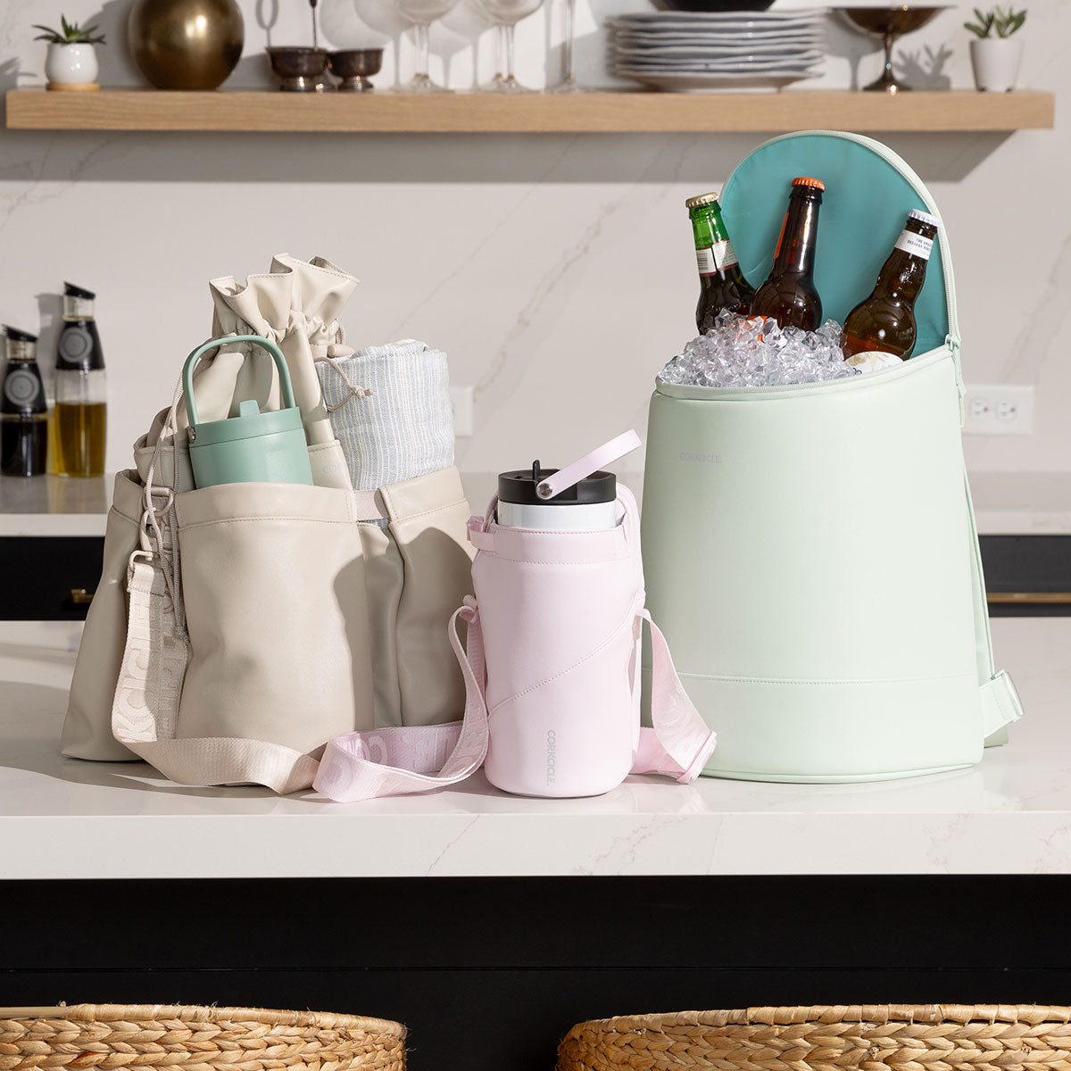 beverage-bucket-bag-z4 6c4793ad3b8e--group-lifestyle1.jpg